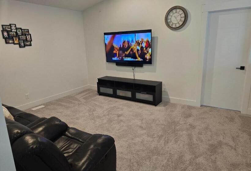 تختخواب و صبحانه Creekstone Oasis