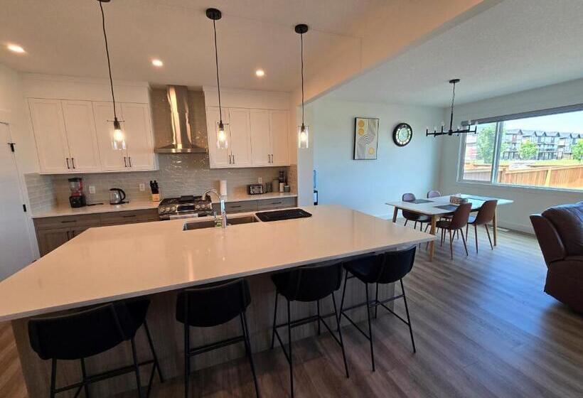 تختخواب و صبحانه Creekstone Oasis