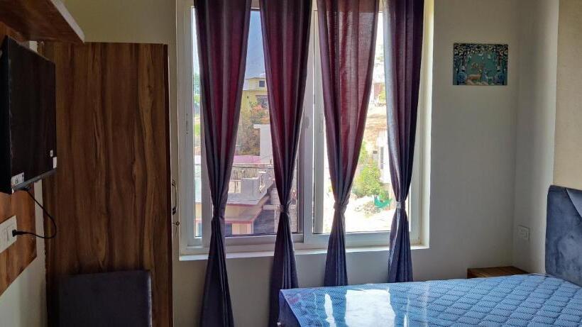 Отель Sugara Homestay