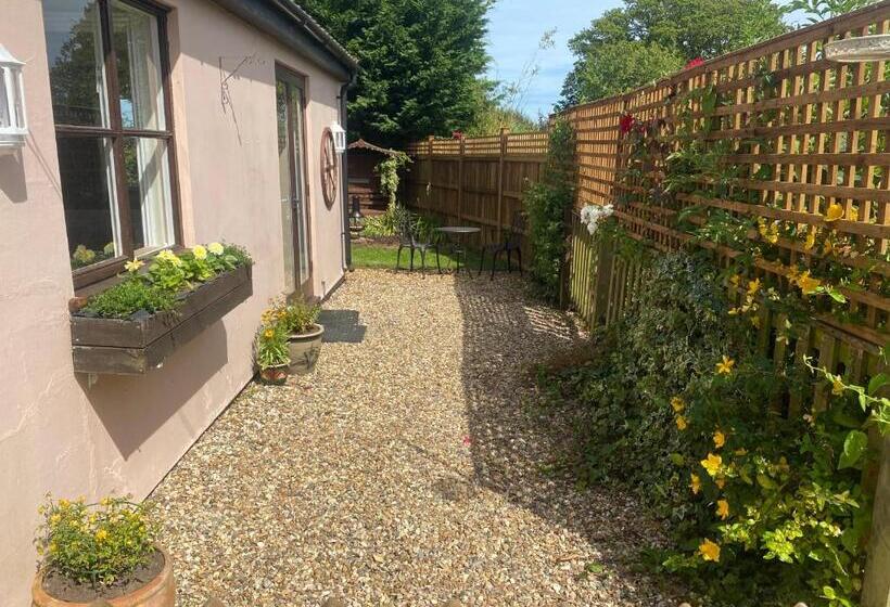 膳宿费 Badgers Nook, Loddon