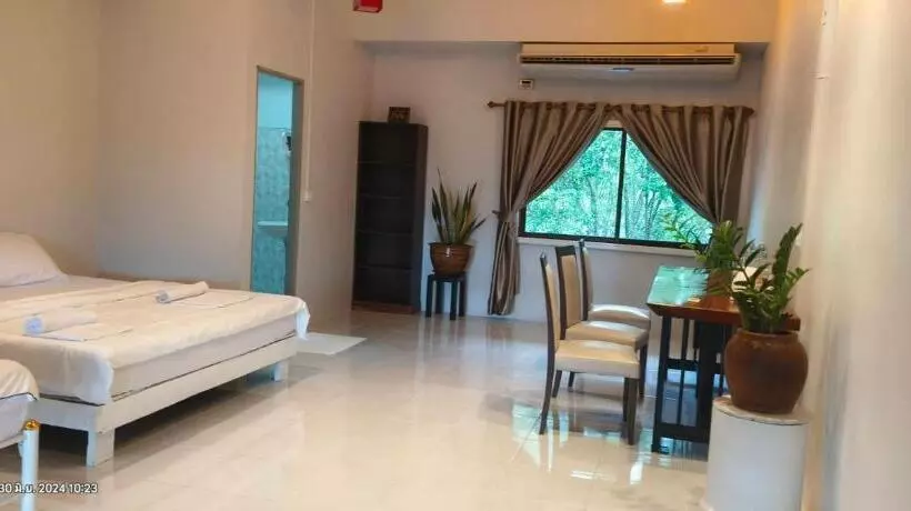 ペンション Batikseafood Airport & Room