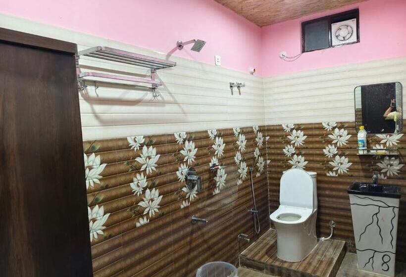 Pension (Hôtel basse catégorie) Purnotsav