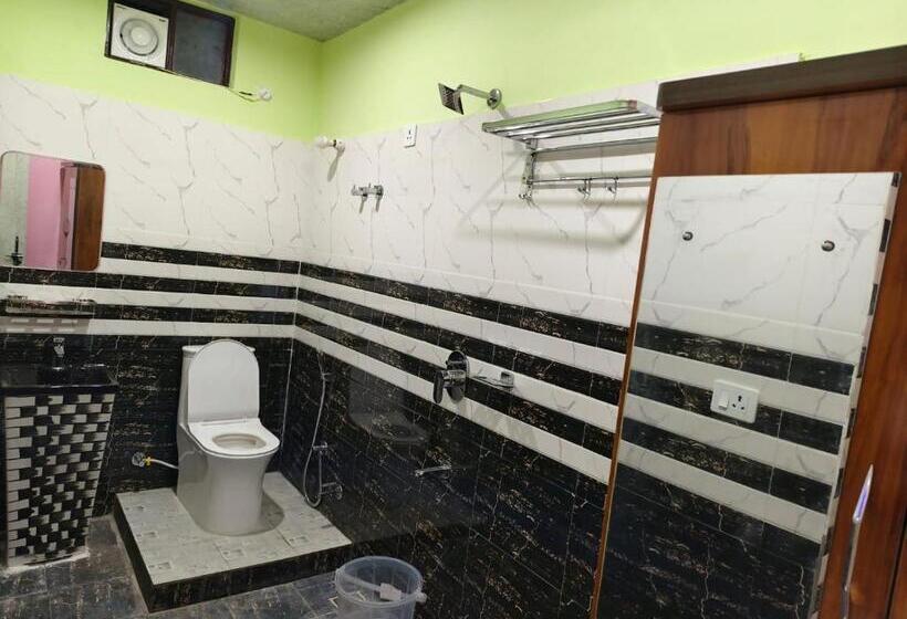 Pension (Hôtel basse catégorie) Purnotsav