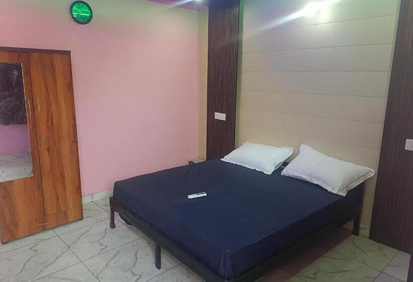 Pension (Hôtel basse catégorie) Purnotsav