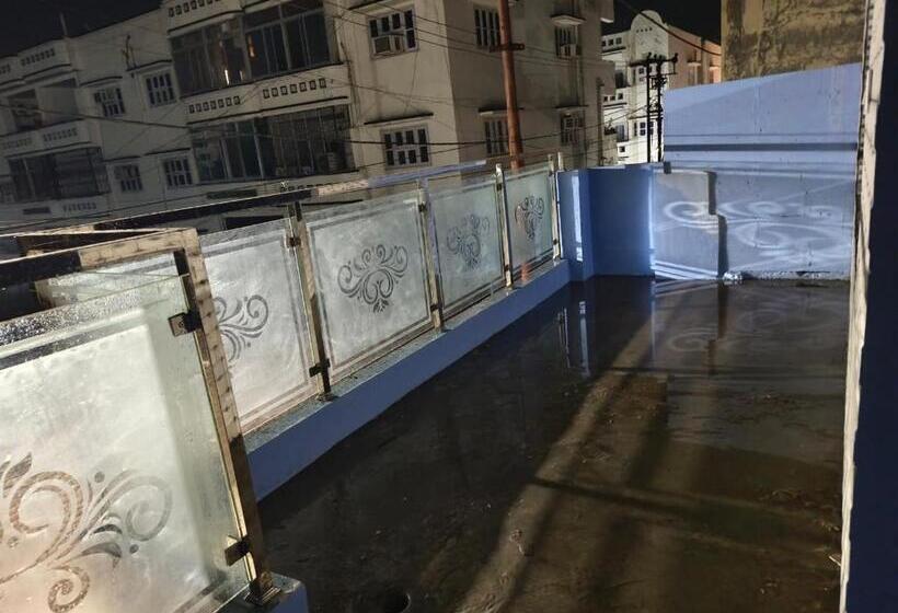 Pension (Hôtel basse catégorie) Purnotsav