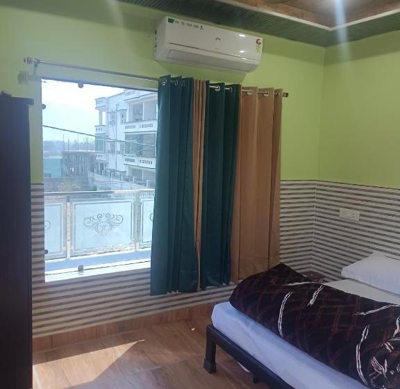 Pension (Hôtel basse catégorie) Purnotsav