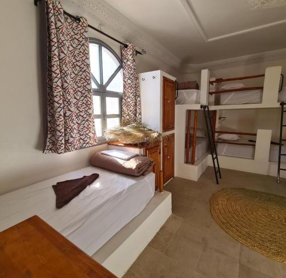 הוסטל L Auberge Des Vagues