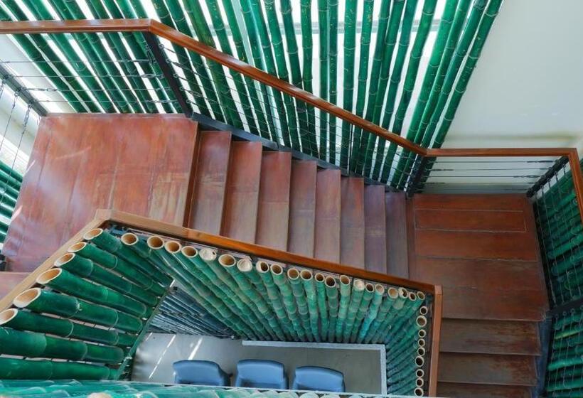 בית מלון כפרי H22 Inn