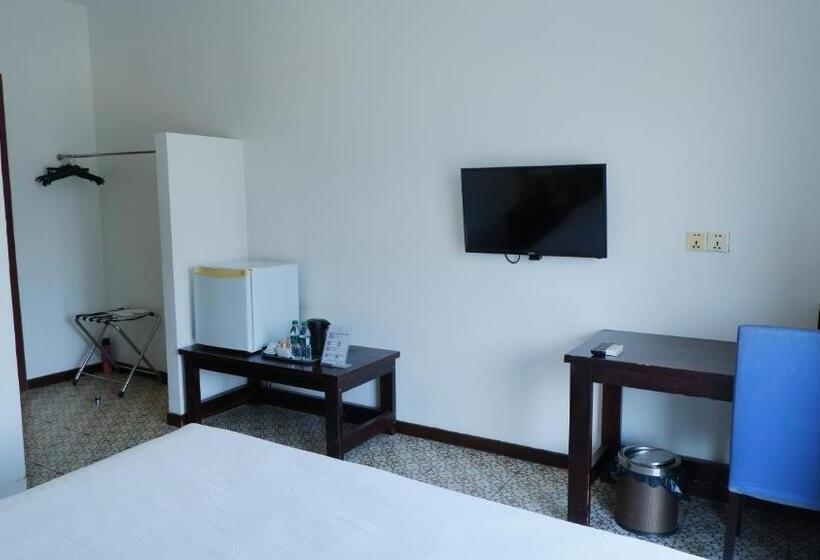 בית מלון כפרי H22 Inn