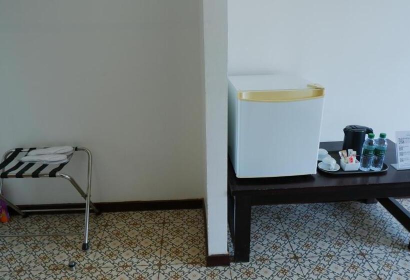 בית מלון כפרי H22 Inn