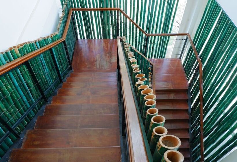 בית מלון כפרי H22 Inn