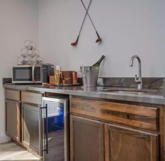 Hotelli Pebble Bay Club Suites