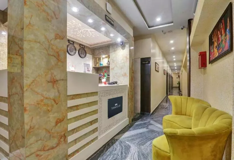 Hotelli Super Townhouse Kankarbagh Formerly Kunwar Alcajars