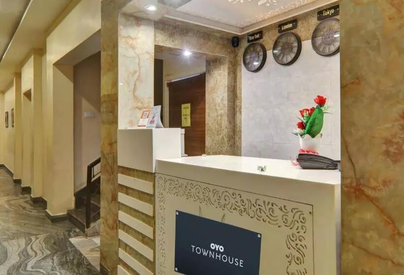 Hotelli Super Townhouse Kankarbagh Formerly Kunwar Alcajars