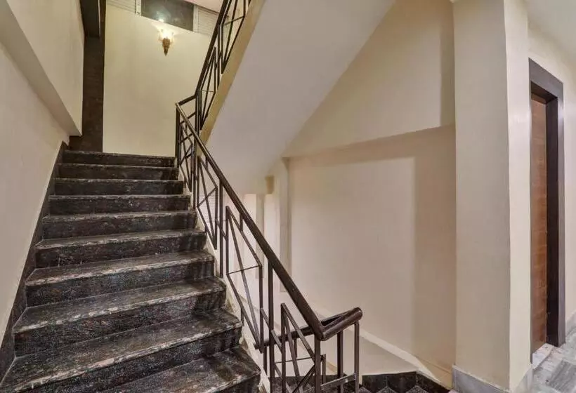 Hotelli Super Townhouse Kankarbagh Formerly Kunwar Alcajars