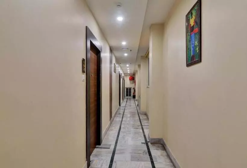 Hotelli Super Townhouse Kankarbagh Formerly Kunwar Alcajars