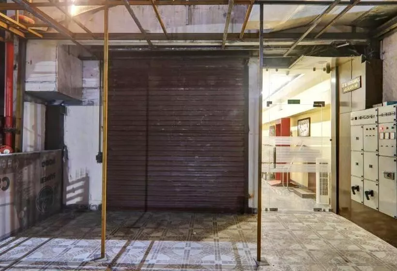 Hotelli Super Townhouse Kankarbagh Formerly Kunwar Alcajars