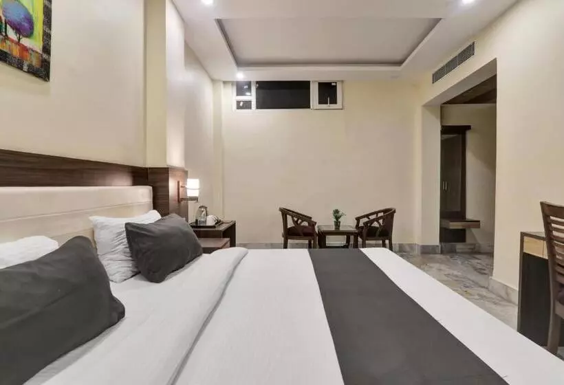 Hotelli Super Townhouse Kankarbagh Formerly Kunwar Alcajars