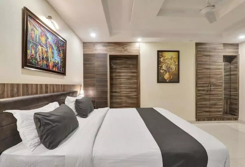 Hotelli Super Townhouse Kankarbagh Formerly Kunwar Alcajars