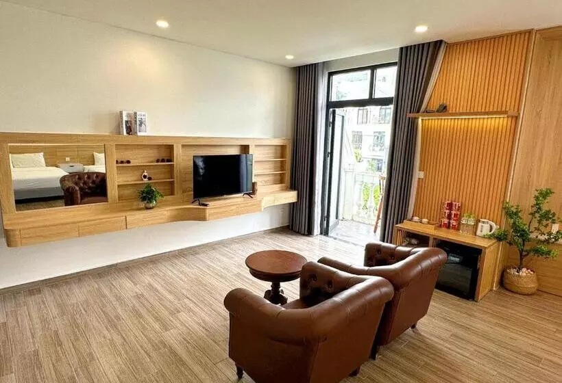 هتل The Sol Homestay