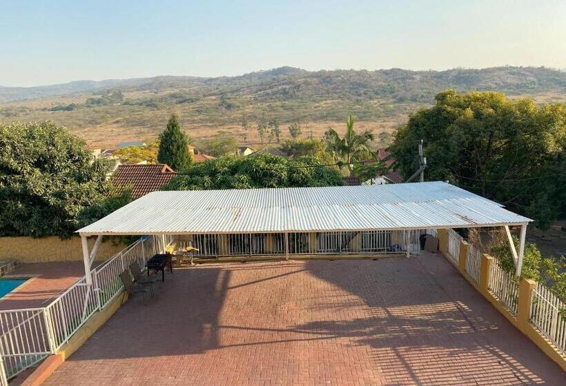 פנסיון Lizzards Villa Guest House