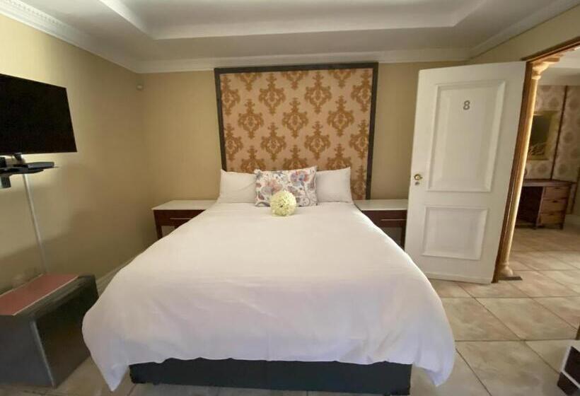 פנסיון Lizzards Villa Guest House