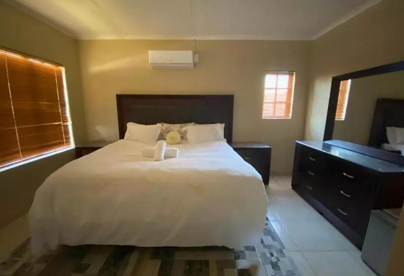 ペンション Lizzards Villa Guest House