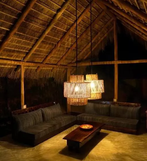 Lomakeskus Gaga Bees Ella