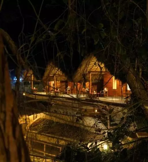 Lomakeskus Gaga Bees Ella