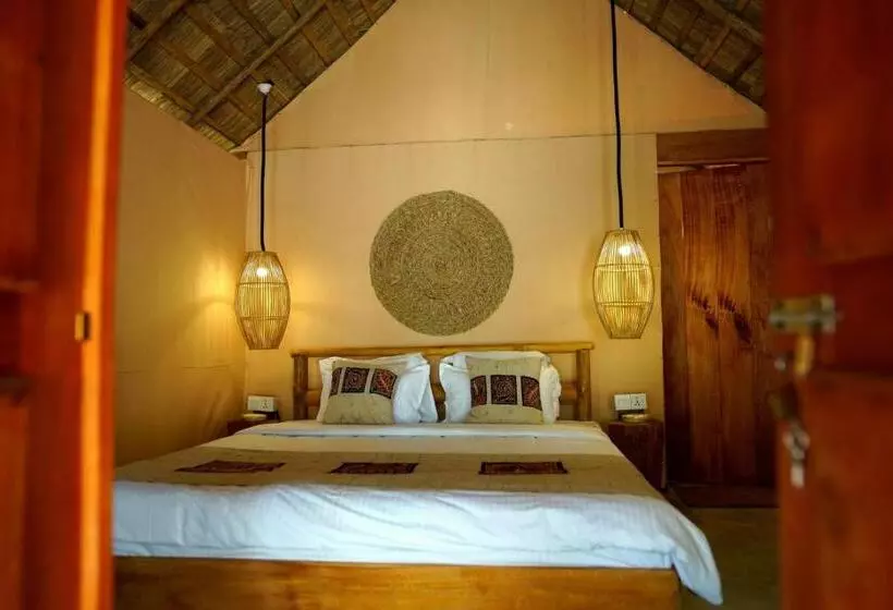 Lomakeskus Gaga Bees Ella