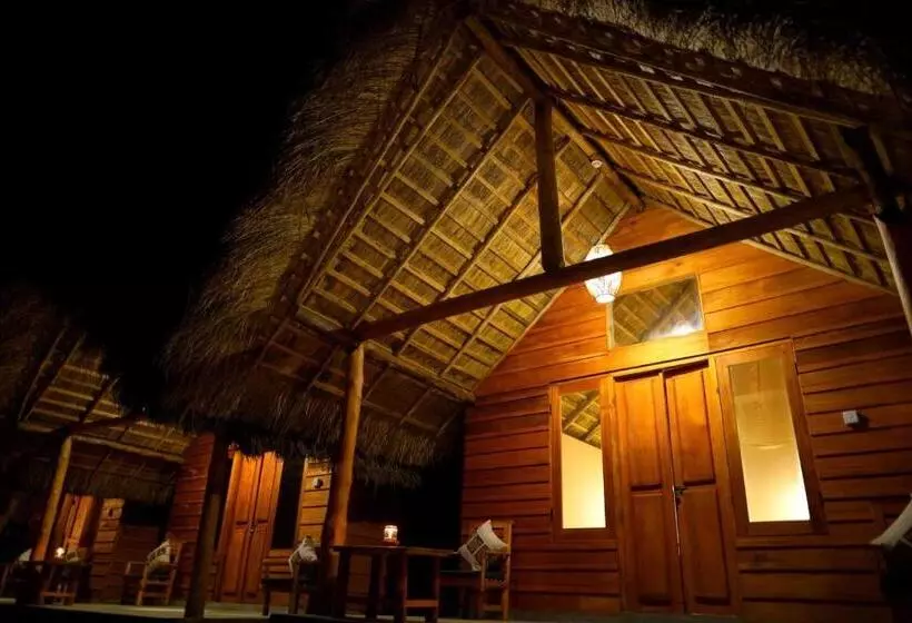 Lomakeskus Gaga Bees Ella