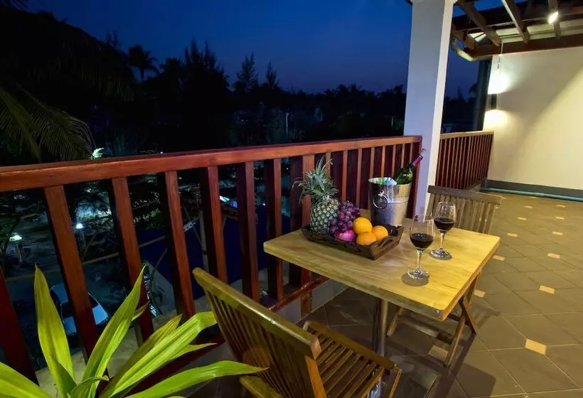تختخواب و صبحانه Seasons Boutique Lodge  Ngapali
