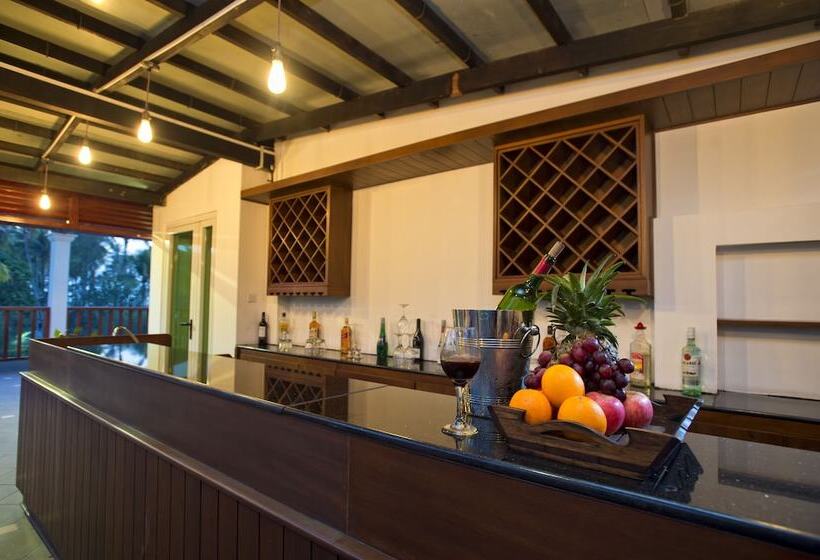 تختخواب و صبحانه Seasons Boutique Lodge  Ngapali