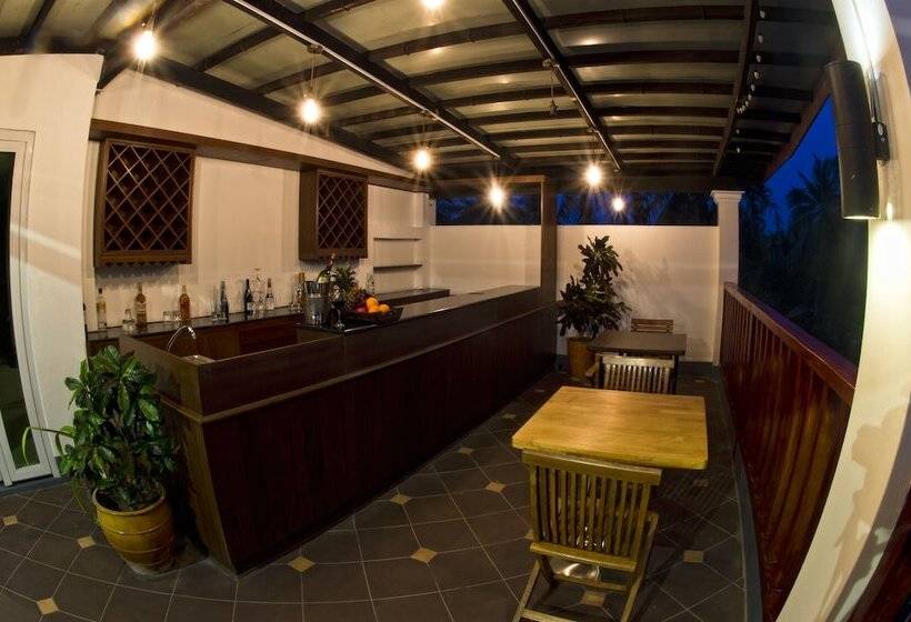 تختخواب و صبحانه Seasons Boutique Lodge  Ngapali