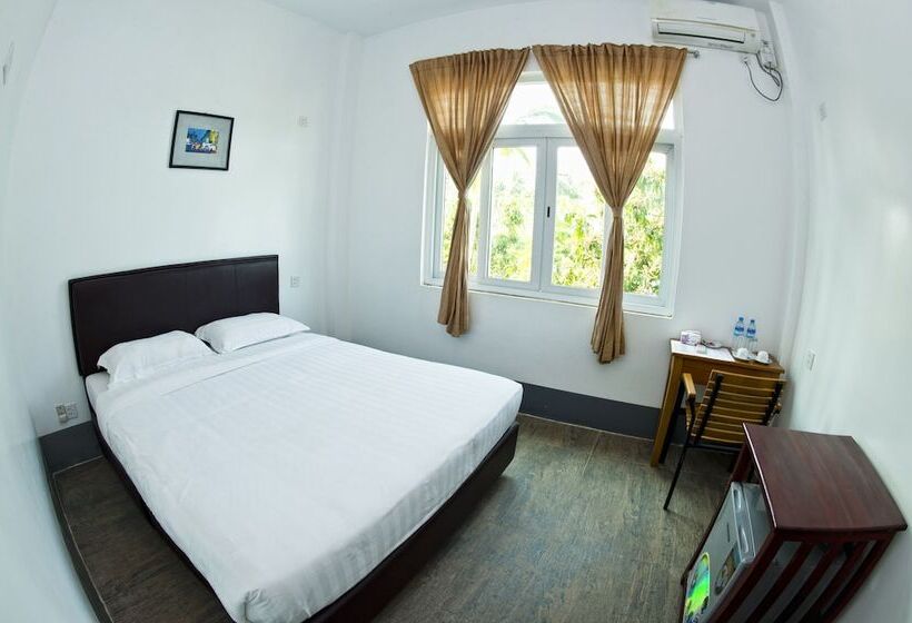 تختخواب و صبحانه Seasons Boutique Lodge  Ngapali