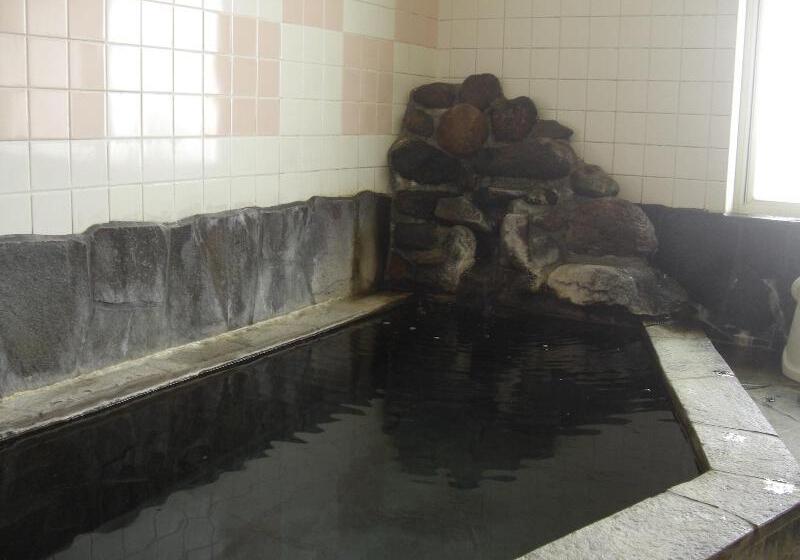 هتل Akakura Yours Inn