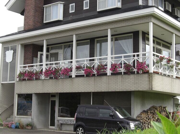 هتل Akakura Yours Inn