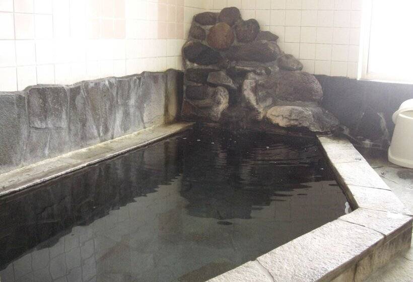 هتل Akakura Yours Inn