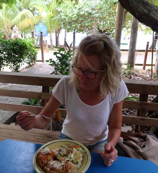 هتل Chillies And Native Sons Diving