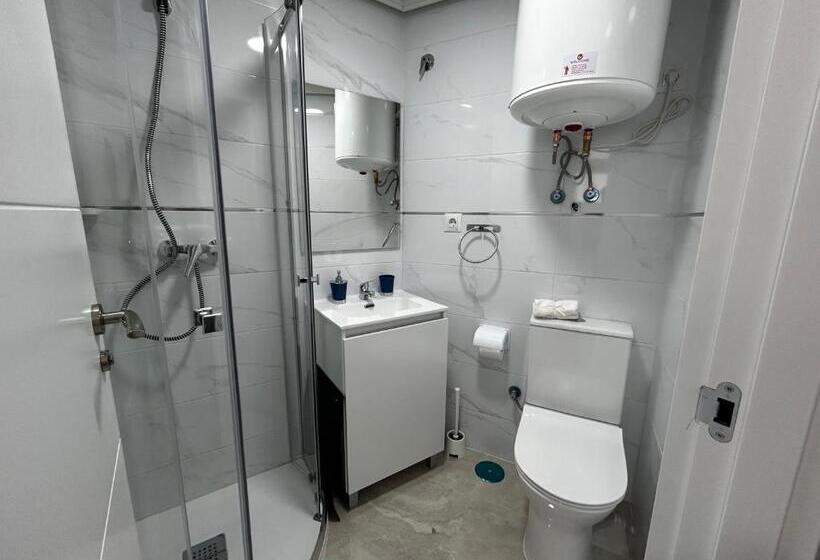 צימר Habitaciónes Doble Con Baño Privado En El Centro De Madrid