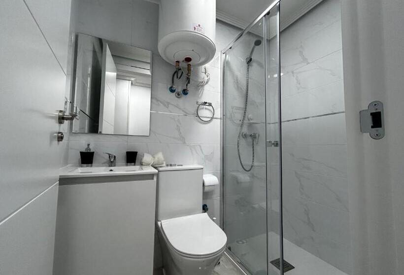 צימר Habitaciónes Doble Con Baño Privado En El Centro De Madrid