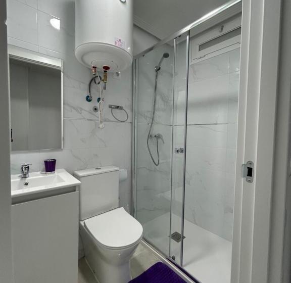 צימר Habitaciónes Doble Con Baño Privado En El Centro De Madrid