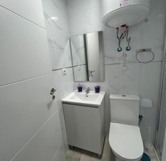 צימר Habitaciónes Doble Con Baño Privado En El Centro De Madrid