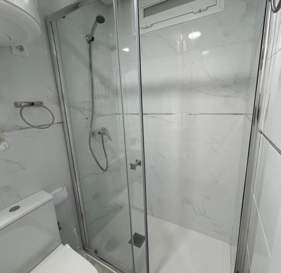 צימר Habitaciónes Doble Con Baño Privado En El Centro De Madrid