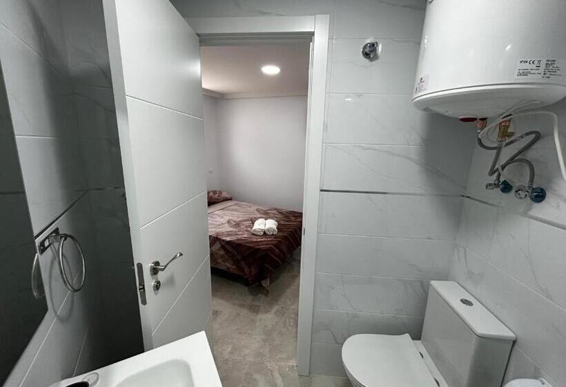 צימר Habitaciónes Doble Con Baño Privado En El Centro De Madrid
