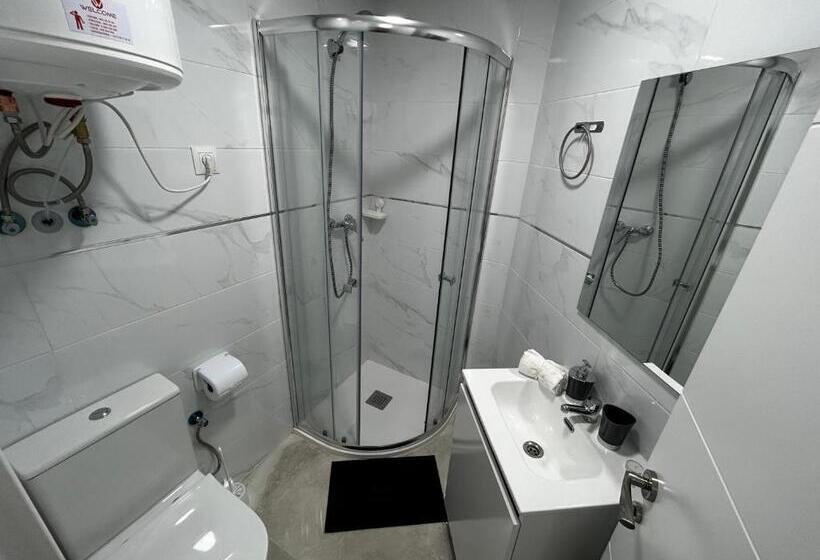 צימר Habitaciónes Doble Con Baño Privado En El Centro De Madrid