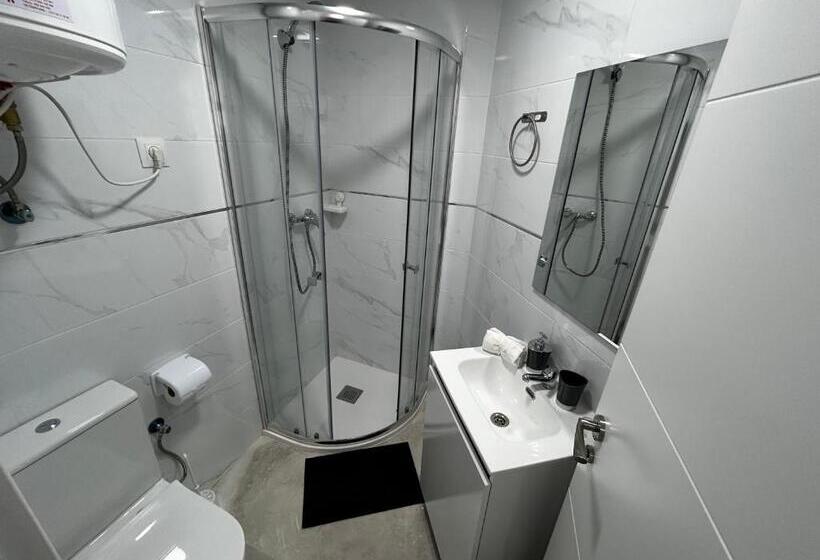 צימר Habitaciónes Doble Con Baño Privado En El Centro De Madrid