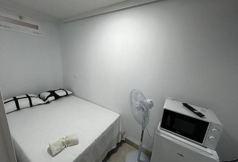 צימר Habitaciónes Doble Con Baño Privado En El Centro De Madrid