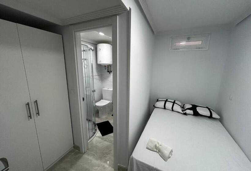 צימר Habitaciónes Doble Con Baño Privado En El Centro De Madrid