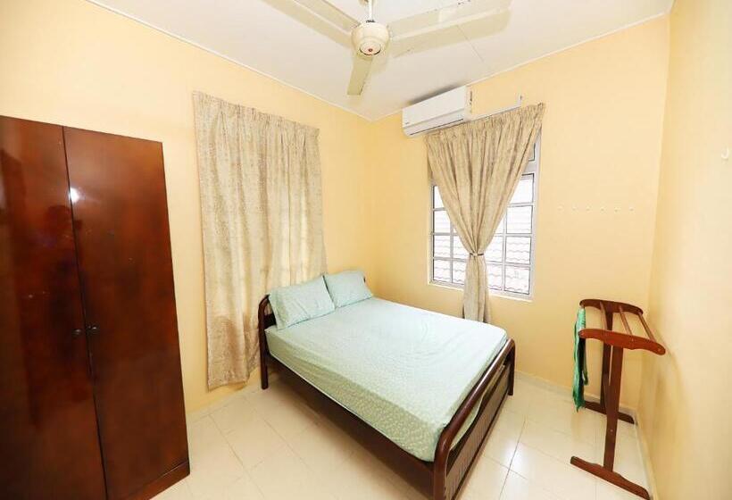 בית מלון כפרי Oyo 91004 Homestay Masjid At Taqwa